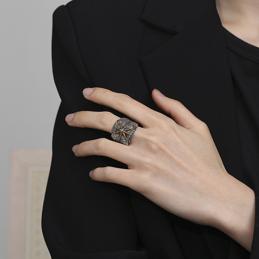 Viking Eight - Pointed Star Feather Ring | Wear the Hardcore Romance of Norse Mythology