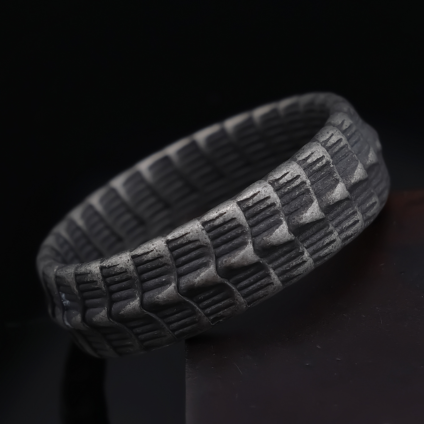 Alloy Ring with Aged Keel Pattern