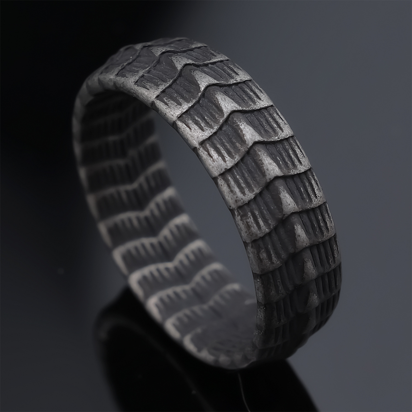 Alloy Ring with Aged Keel Pattern